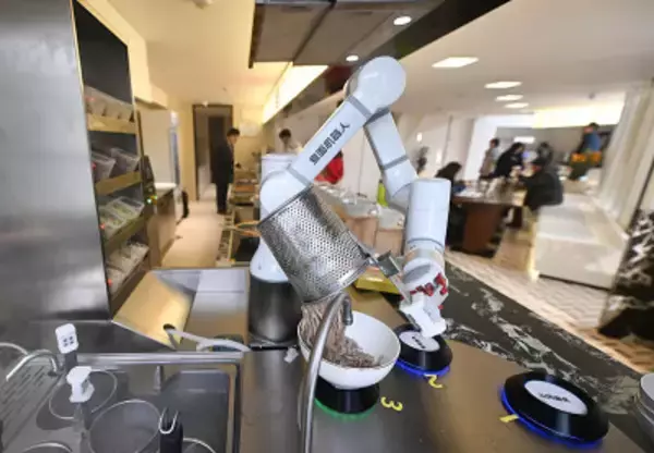 料理のレパートリーは100種類以上、杭州に登場したロボットシェフ―中国