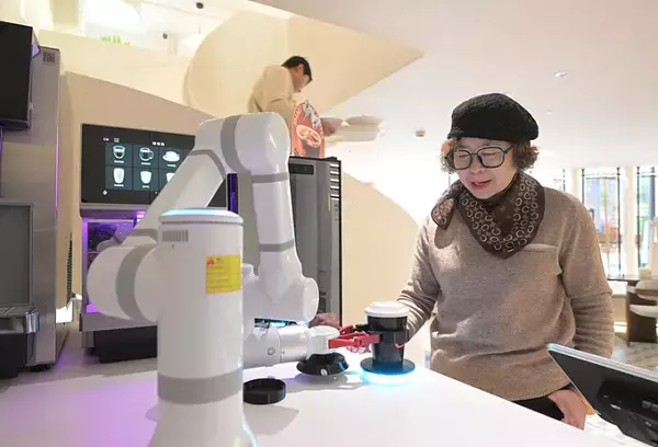 「料理のレパートリーは100種類以上、杭州に登場したロボットシェフ―中国」の画像