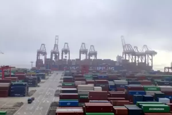 トランプ関税から1年、活気に満ちる中国の工場と港―米メディア