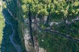 「重慶の山奥、長さ4000メートルの断崖水路が撮影やハイキングのスポットに―中国」の画像1