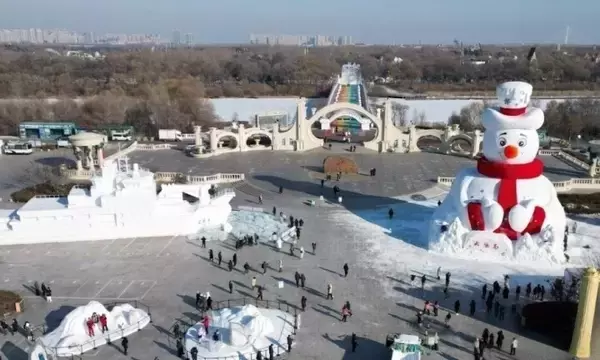 「ハルビンの太陽島雪博会に「ミスター雪だるま」が登場―中国」の画像
