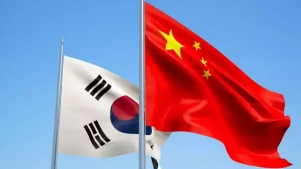 韓国の李在明大統領が中国の何立峰副総理と会談
