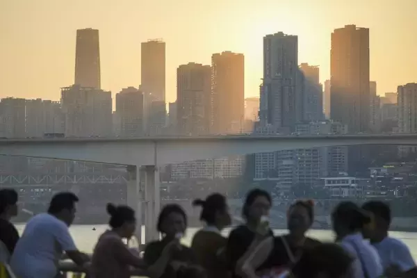 「最高気温40度でも観光客でにぎわう重慶―中国」の画像