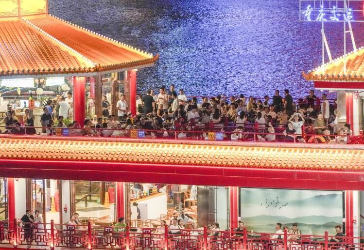 最高気温40度でも観光客でにぎわう重慶―中国
