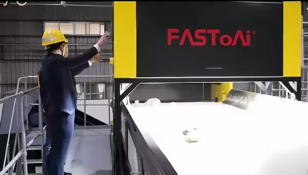 「人間よりも速く衣類を仕分けるAIマシンが中国の繊維リサイクルを後押し―米メディア」の画像