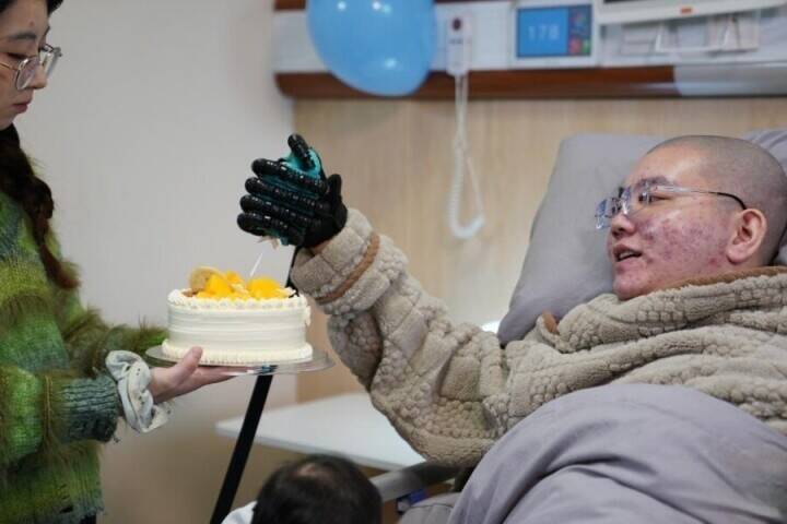 麻痺患者がBMI技術で再び筆を握れるように―中国