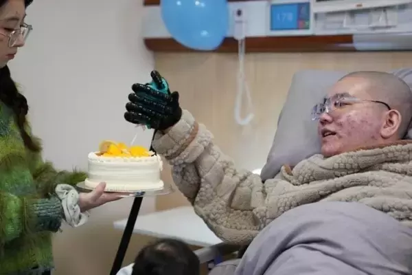 「麻痺患者がBMI技術で再び筆を握れるように―中国」の画像