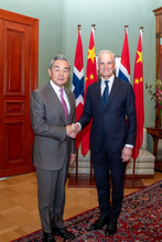 中国の王外交部長、ノルウェー首相と会談