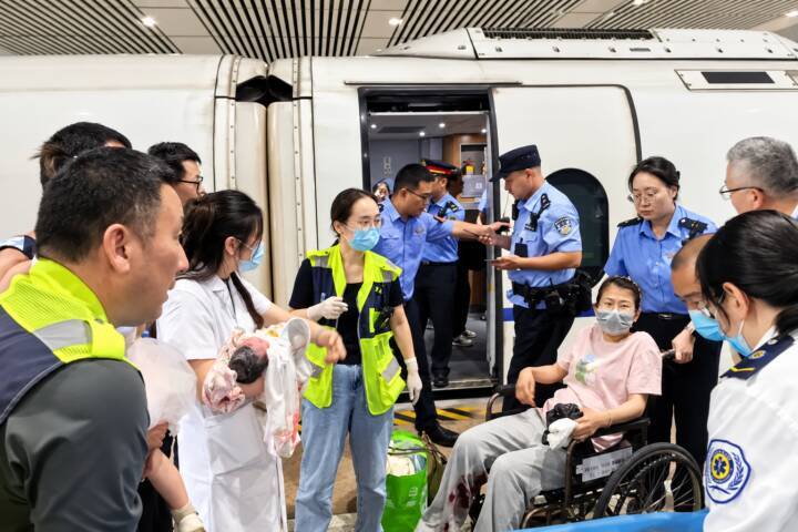 「まさか列車内で出産！」36週の妊婦、走行中の高速鉄道で突然の陣痛―中国