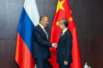 中国の王外交部長、ロシアのラブロフ外相と会談