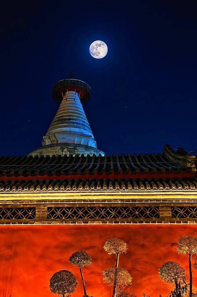 今年最後の「スーパームーン」が夜空を照らす―中国