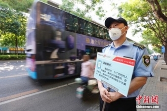 北京の一部のバス停や地下鉄駅で健康コードチェックがスタート―中国