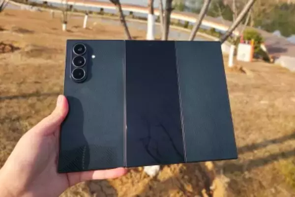 氷点下の中国東北部、折りたたみスマホが「ポッキンアイス」に？―中国メディア