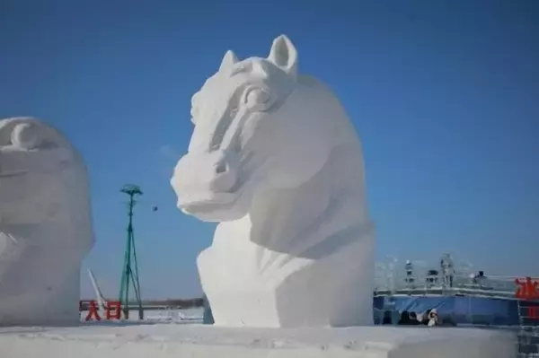 「ハルビンの松花江氷雪カーニバルに「十二生肖獣首」の雪像が登場―中国」の画像