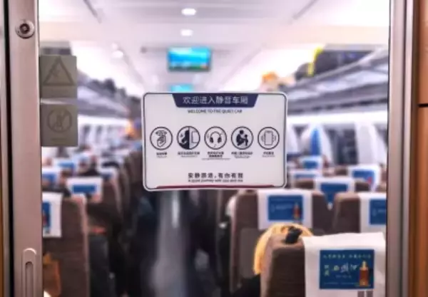 中国高速鉄道で「席なし券」の乗客が「静音車両」から追い出される―中国メディア
