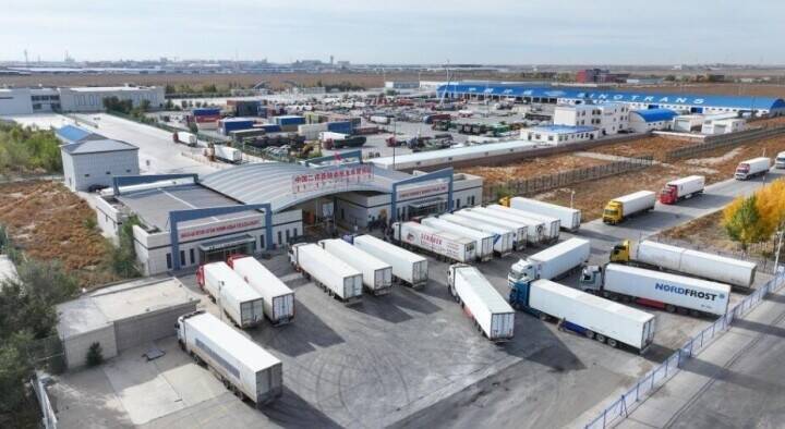 エレンホト通関地の出入国者数と貨物量が過去最高を記録―中国