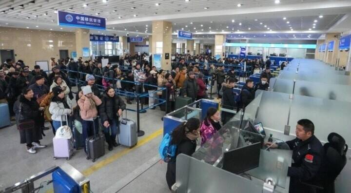 エレンホト通関地の出入国者数と貨物量が過去最高を記録―中国