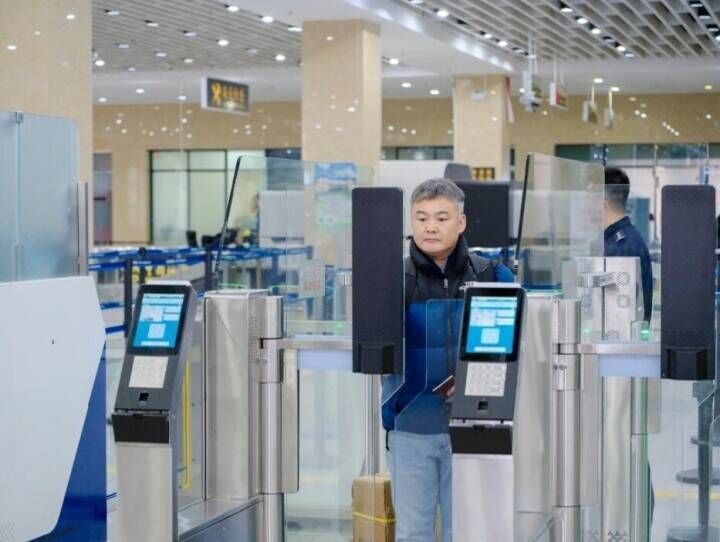 エレンホト通関地の出入国者数と貨物量が過去最高を記録―中国