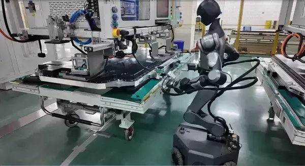 「ロボットを人間に似せなければならないか？政協委員の答えは―中国」の画像