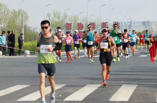 「雄安新区でマラソン大会が開催―中国」の画像