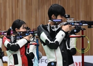 アジア大会射撃混合10mエアライフル団体、中国が決勝で1位