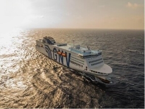 中国自主開発の大型輸出用複合燃料型フェリーが初の引き渡し