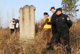 「壁を突き破り170万元相当の金を盗んだ男を刑事拘留、一部を先祖の墓に埋める―中国」の画像1