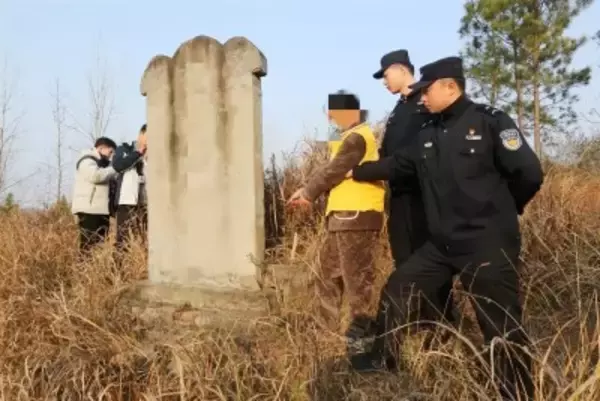 壁を突き破り170万元相当の金を盗んだ男を刑事拘留、一部を先祖の墓に埋める―中国