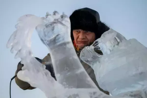 「12カ国の氷彫刻師がハルビン氷雪大世界で腕を競い合う―中国」の画像