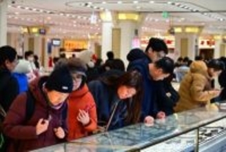 金価格が高値で変動、中国で金購入がブーム