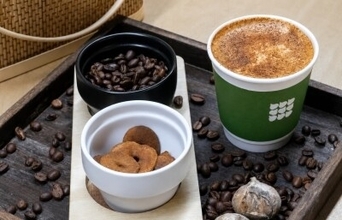 農村振興を担う中国の「新農家」、ニンニクコーヒーを産業化