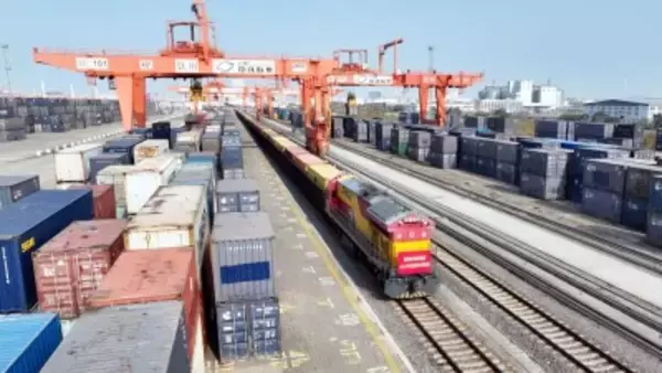 西部陸海新通路、2026年初の「旧正月貨物列車」が発車―中国