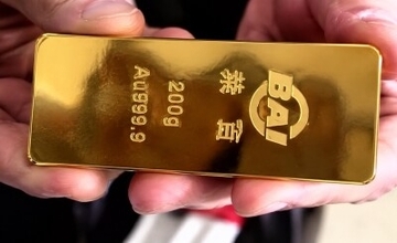 75歳男性が家政婦に金の延べ棒を自慢、風呂から出たらなくなる―中国