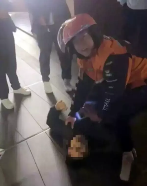 ブレスレットを奪って逃げる男を取り押さえた配達員男性、勤務先が表彰―浙江省杭州市