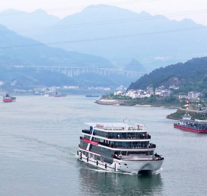 三峡第2世代新エネルギー・スマート観光船が初航行に成功―中国