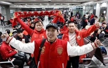 長江デルタで今年初のサッカーサポーター特別列車が上海駅を出発―中国