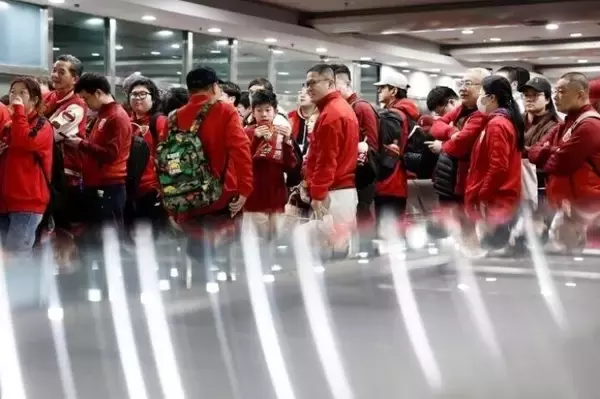 「長江デルタで今年初のサッカーサポーター特別列車が上海駅を出発―中国」の画像