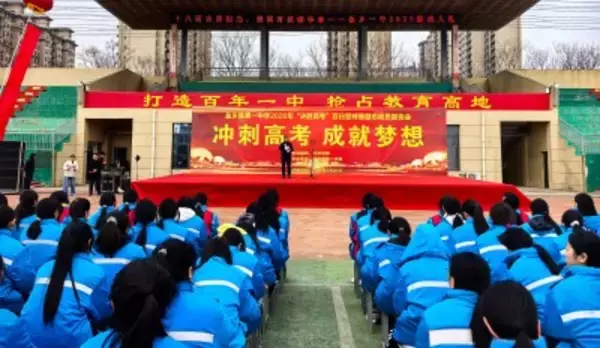 中国で高等教育を断念する若者増加、背景に「大学は出たけれど」の就職難―独メディア