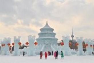 長春の氷彫刻「祈年殿」に観光客が殺到―中国