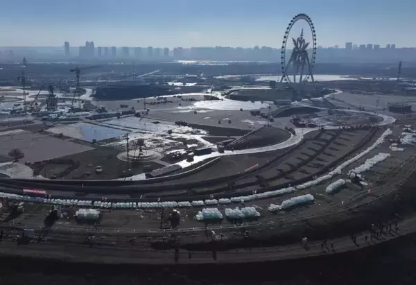 第27回「ハルビン氷雪大世界」設営始まる―中国