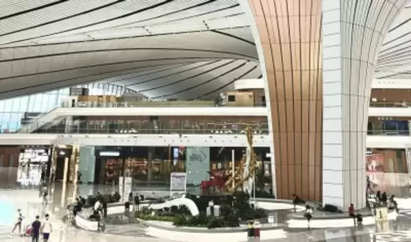 北京大興国際空港の案内表示が「くどくどしい」と話題―中国