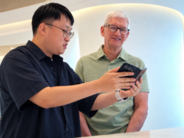 アップル初の折り畳みiPhoneは「すべて中国で製造」、クック氏が明言