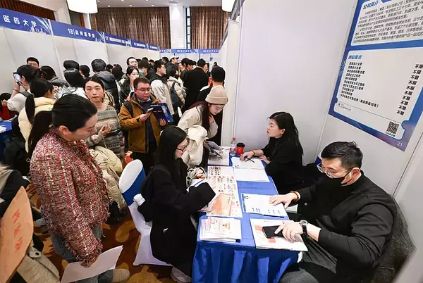 中国留学生の帰国ブーム加速、2025年53万人超