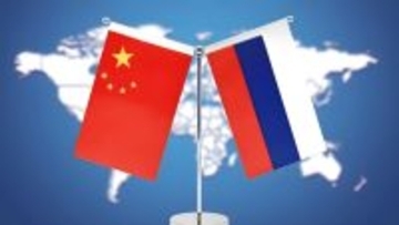 王毅外交部長、ロシアのラブロフ外相と電話会談