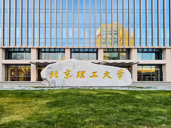 「中国の大学、「化粧品」関連講座が大人気」の画像