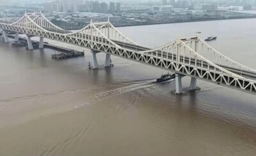 押し出しスパンが最大の道路・鉄道併用多塔式剛性吊橋「永寧大橋」が開通―中国