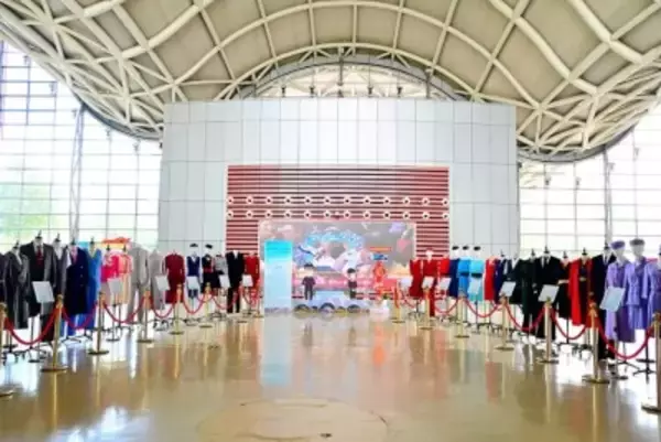 客室乗務員の新制服、ハイヒール廃止とパンツスタイル導入で話題に―中国