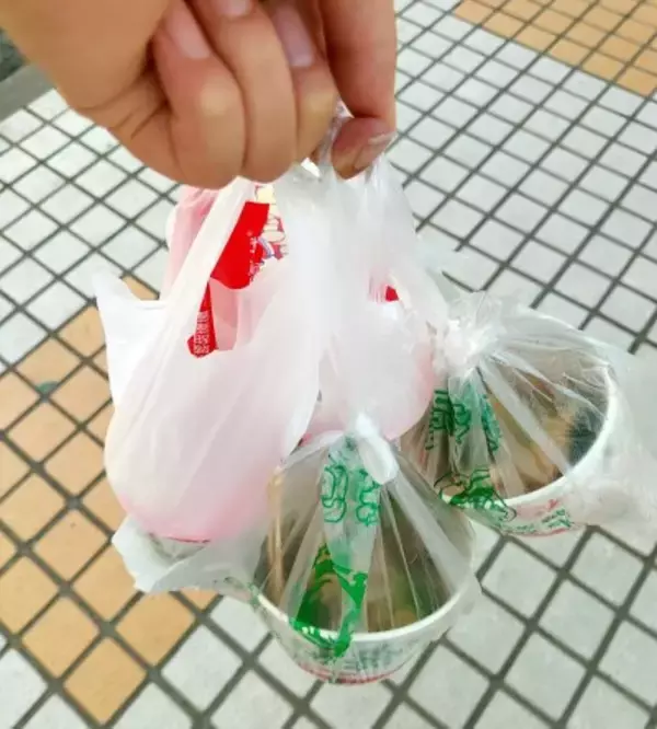 デリバリーで届いた料理を食べていたら中から…＝「気持ち悪い」「またこんな問題が」―中国