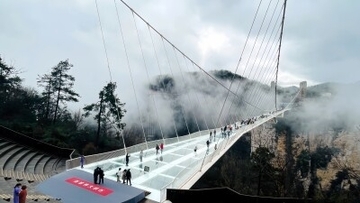 地上300mのガラス橋、空中運動場…スリルを求める人へ、中国のおすすめスポット―仏メディア