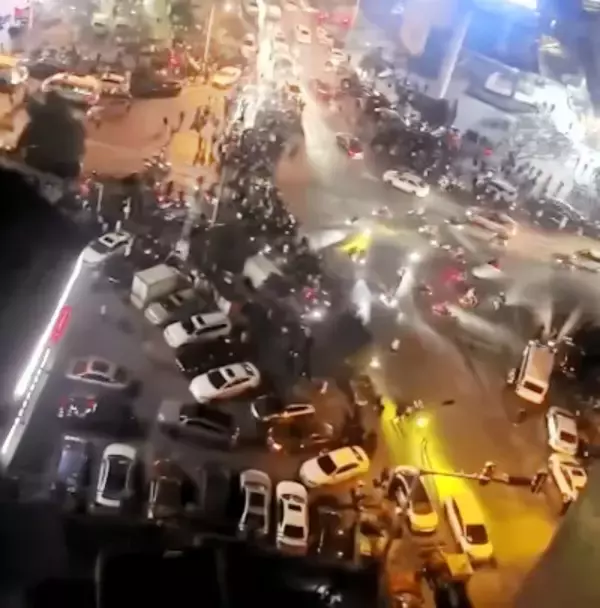 中国で数百人規模の抗議デモ、デリバリー配達員と団地の警備員のトラブルがきっかけ